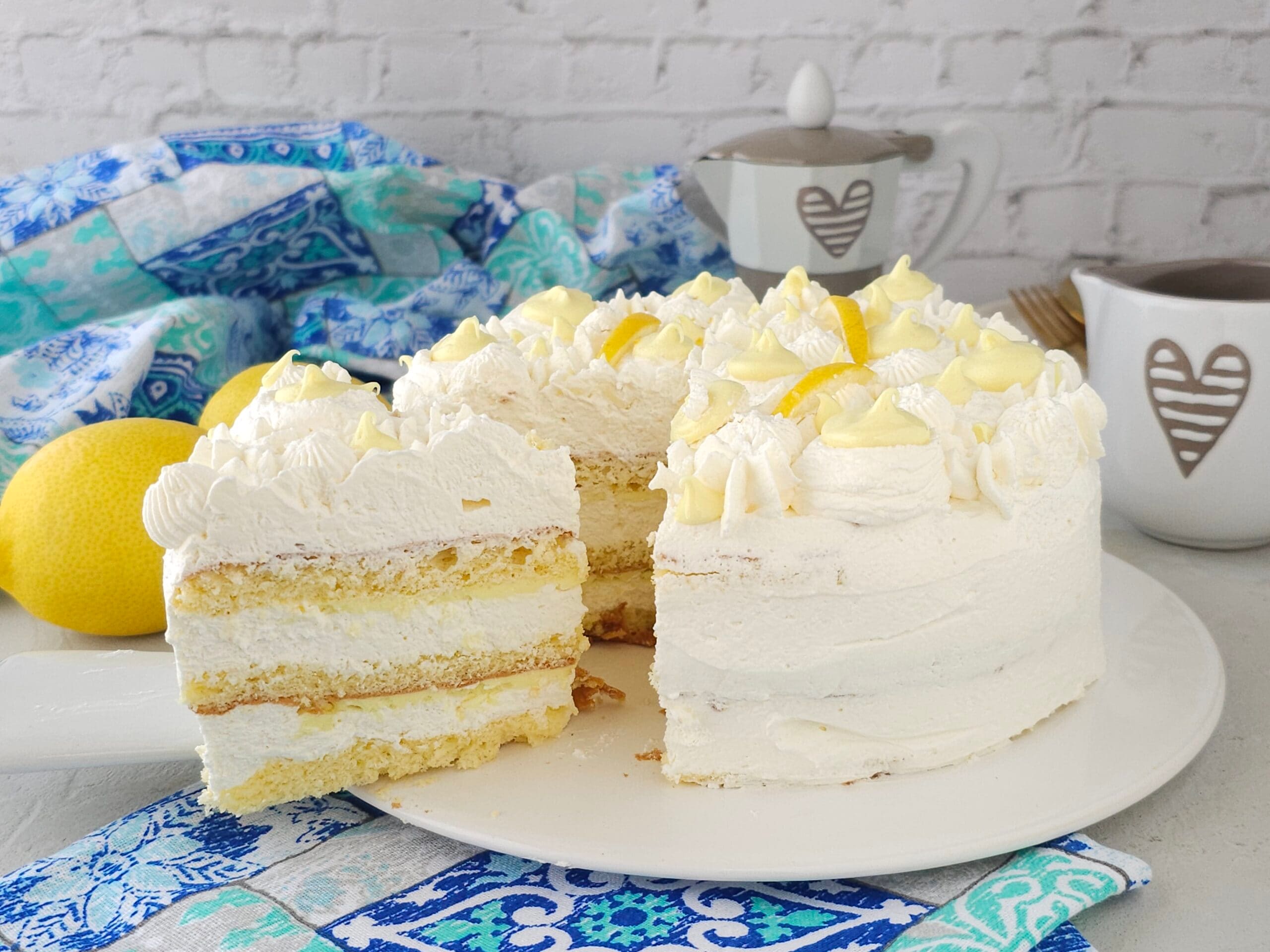 Torta mousse de iogurte com limão