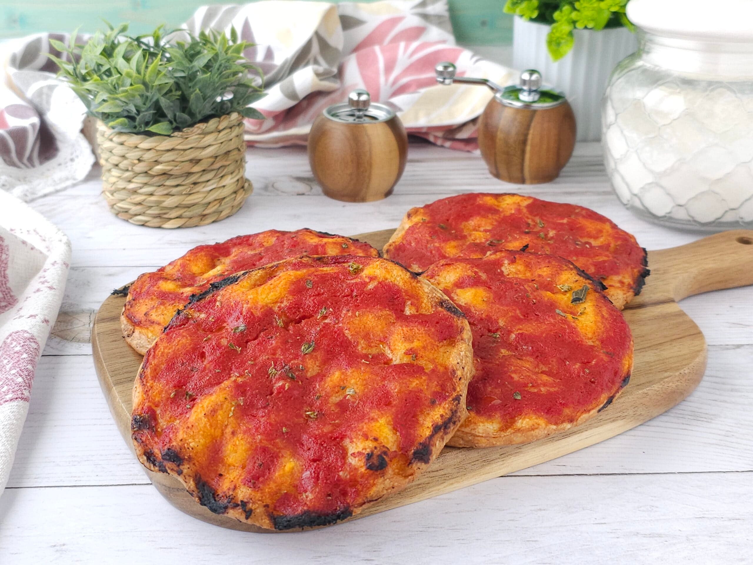 Mini pizzas vermelhas anos 80