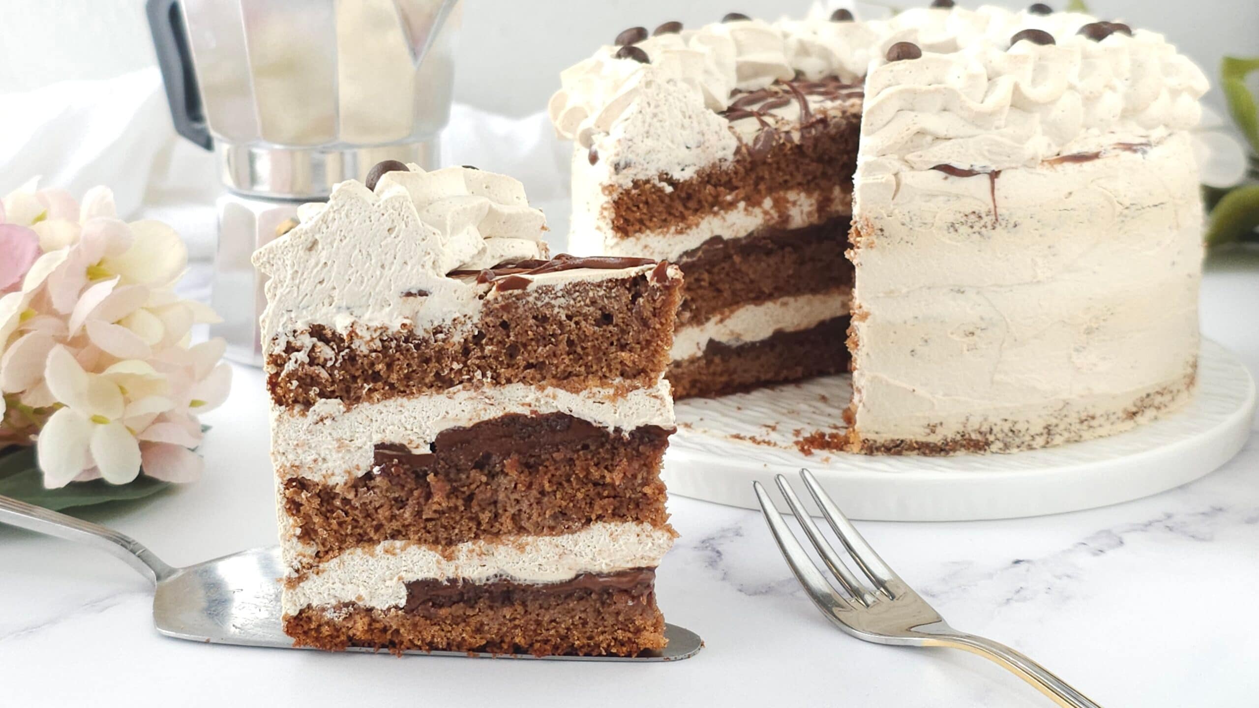 Bolo de café com chantilly e Nutella