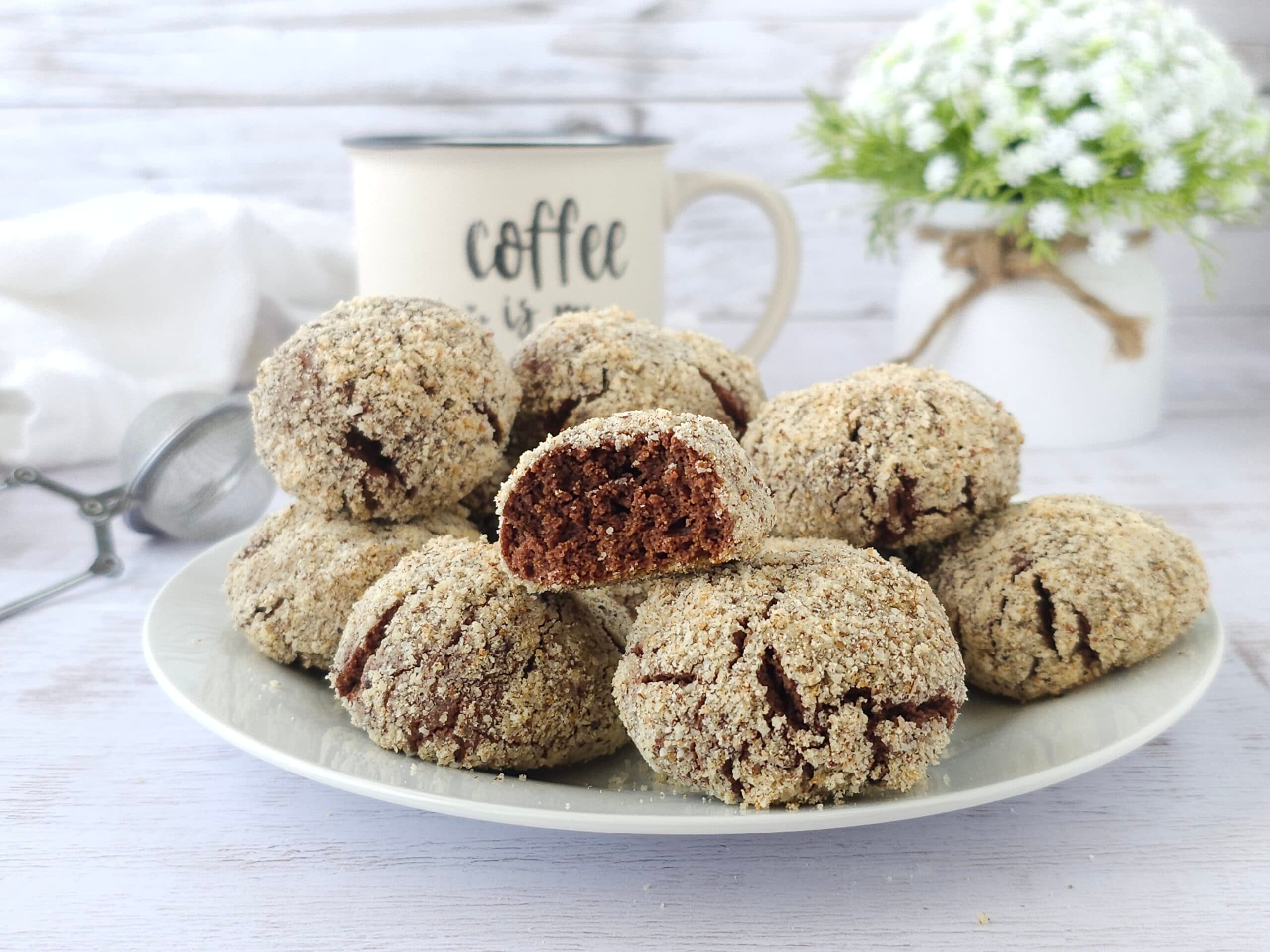 Biscoitos macios de chocolate e avelãs