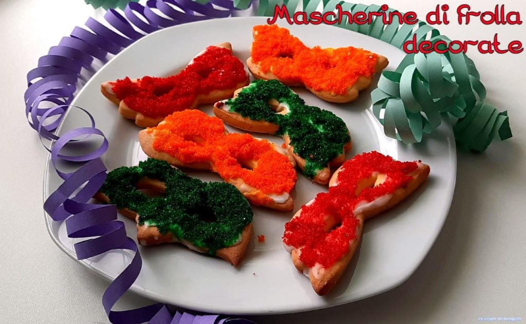 Máscaras de massa decoradas