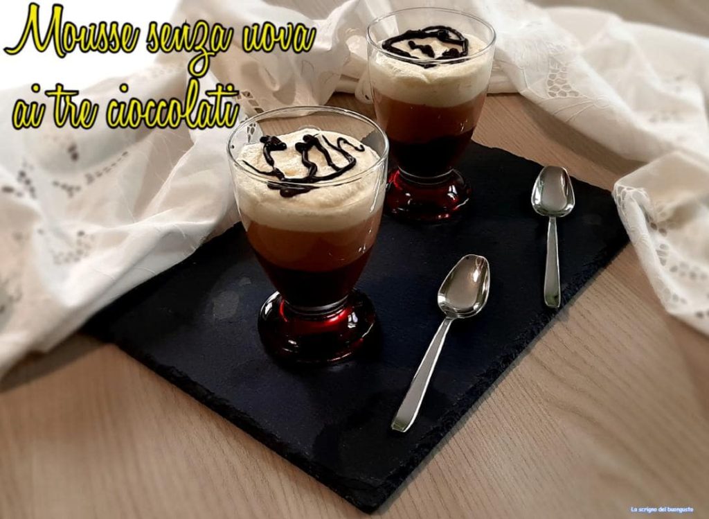 Mousse sem ovos aos três chocolates