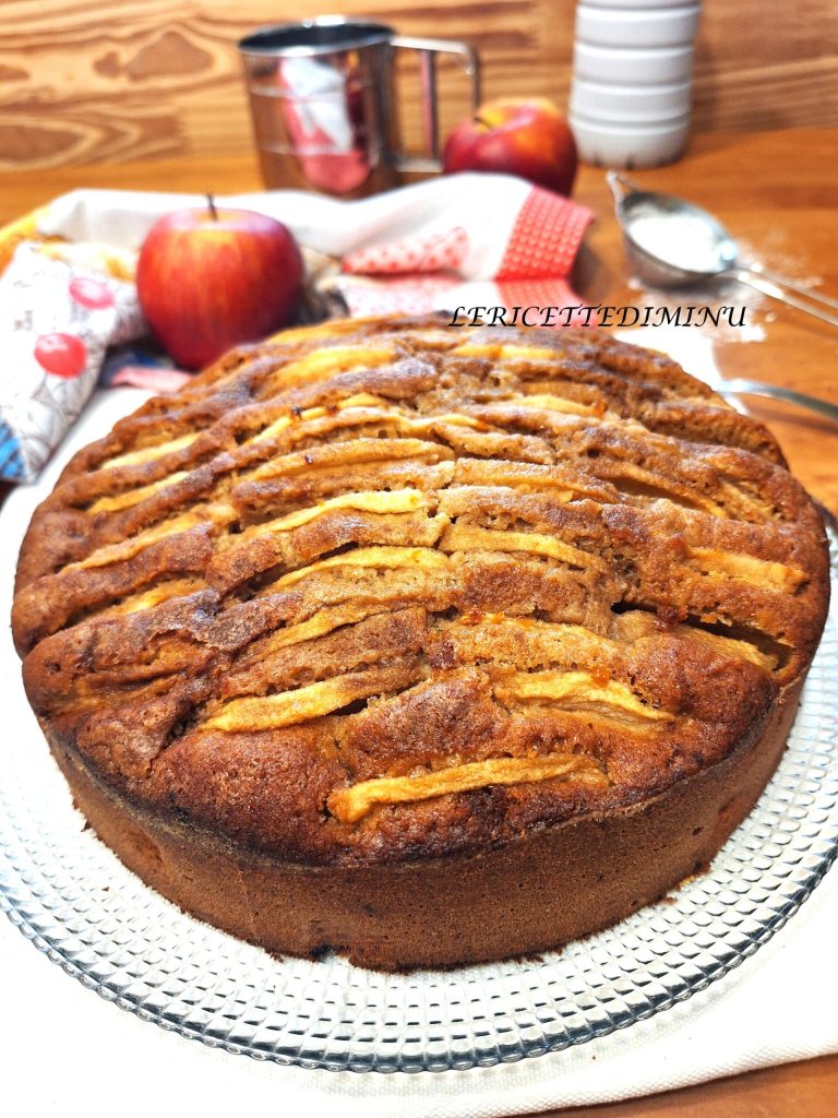 Bolo de maçã com açúcar mascavo