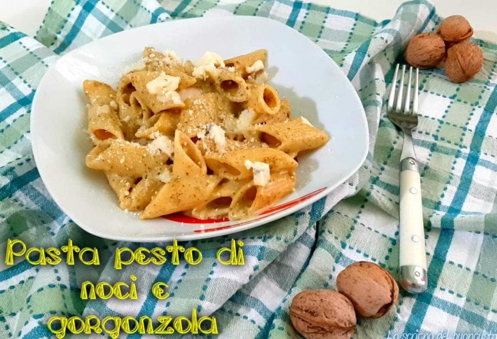 Macarrão ao pesto de nozes e gorgonzola