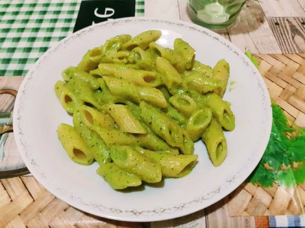 Macarrão com creme de abobrinha e manjericão light