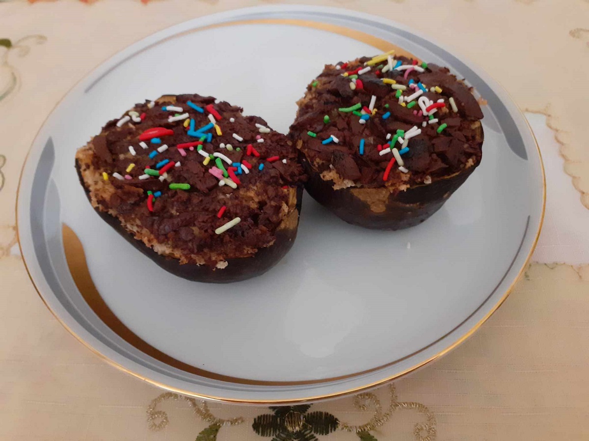 Berinjela com chocolate e pão esfarelado