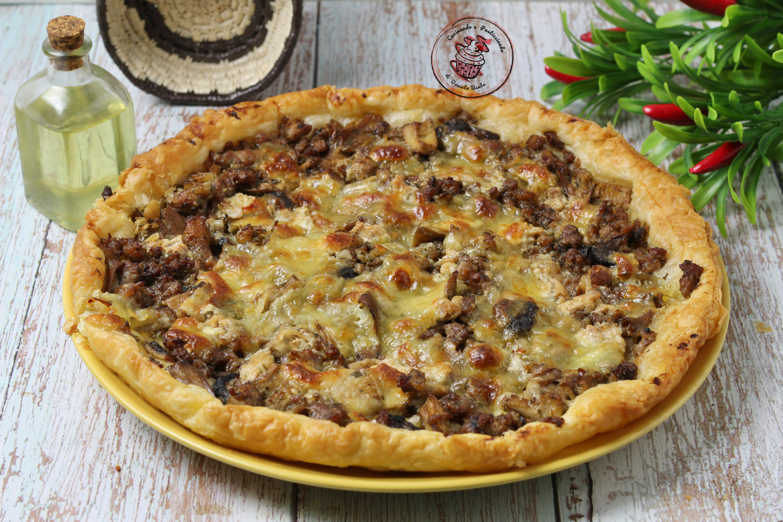 Torta salgada com cogumelos, linguiça e gorgonzola – super saborosa