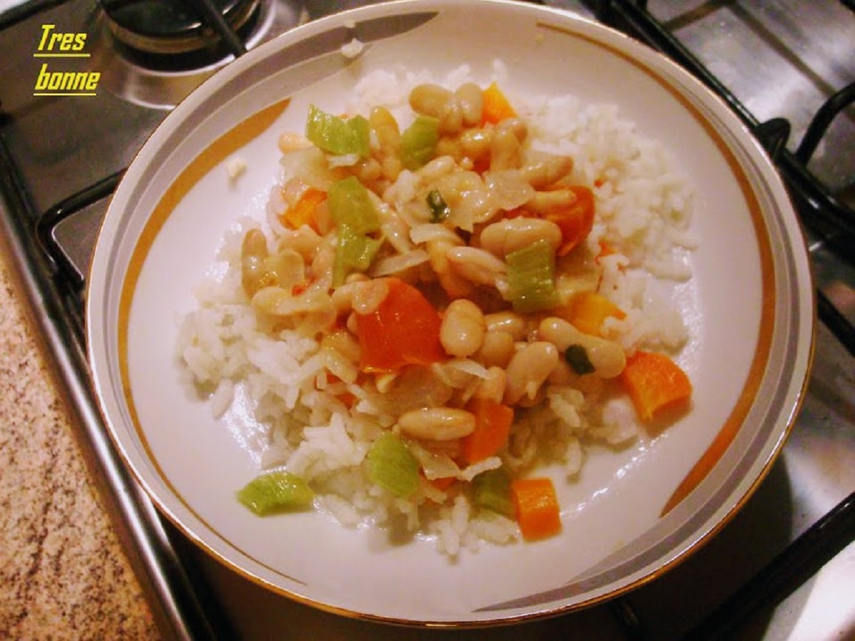 Arroz com feijão branco, aipo e cenoura