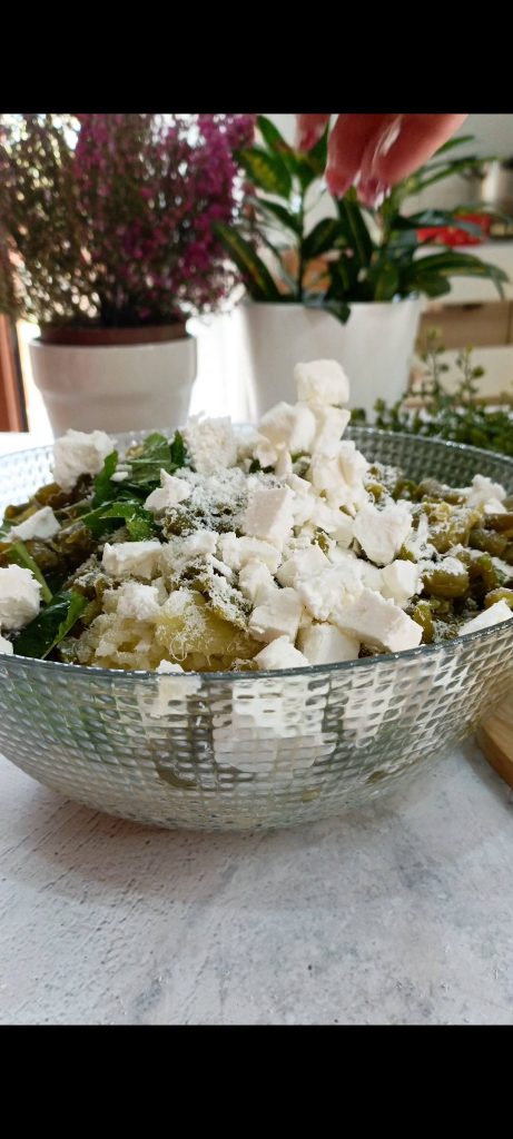 Unimos todos os ingredientes na tigela e misturamos