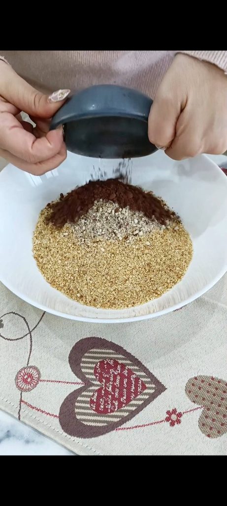 Misturamos biscoitos secos, farinha de amêndoas e cacau