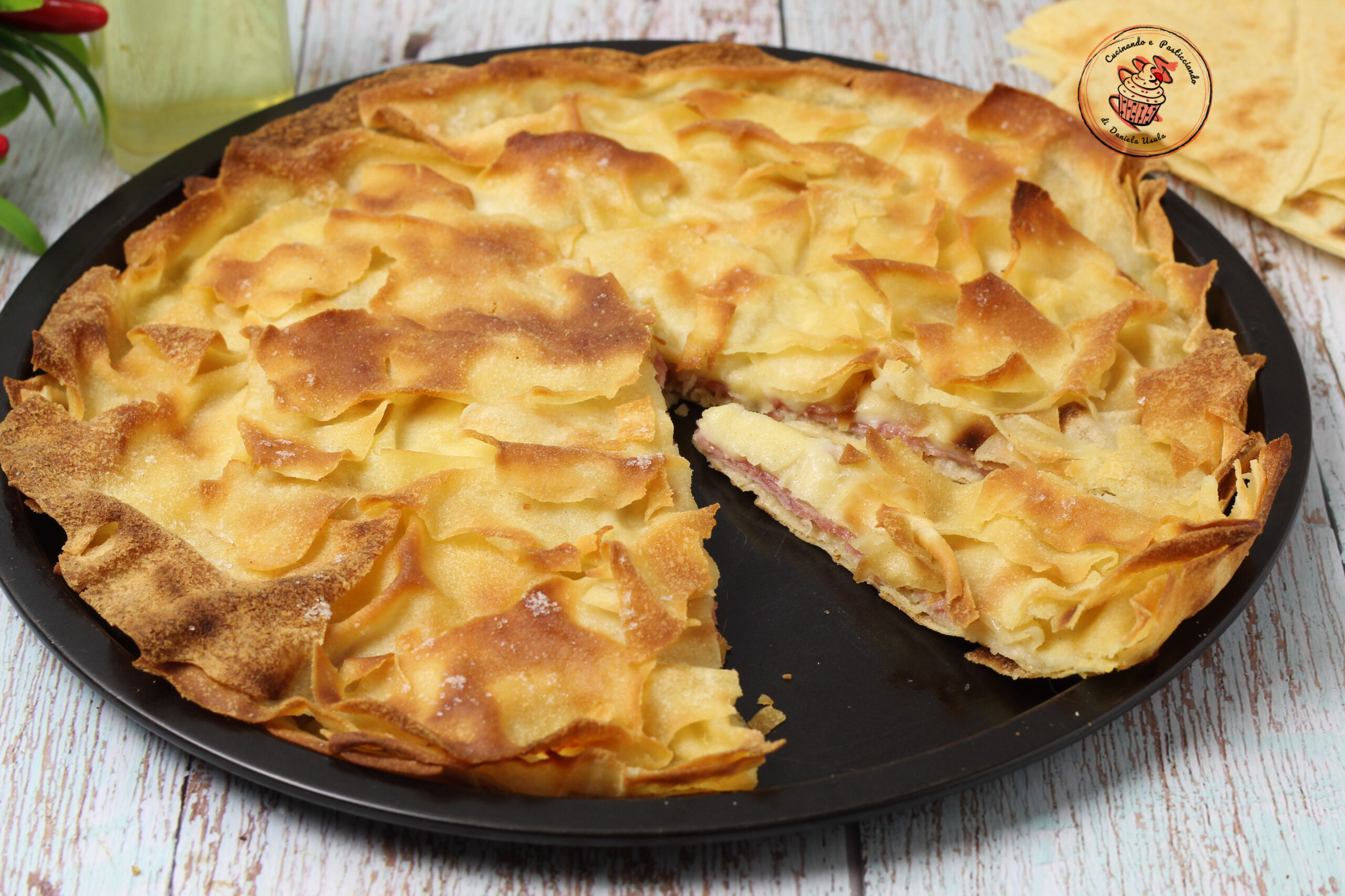 Torta salgada de pão carasau recheada com presunto e provolone – Fácil e super deliciosa