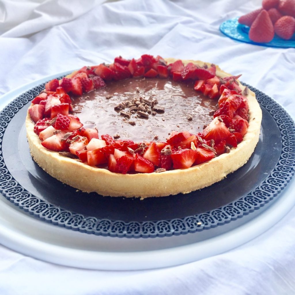 torta de chocolate salada de frutas morangos