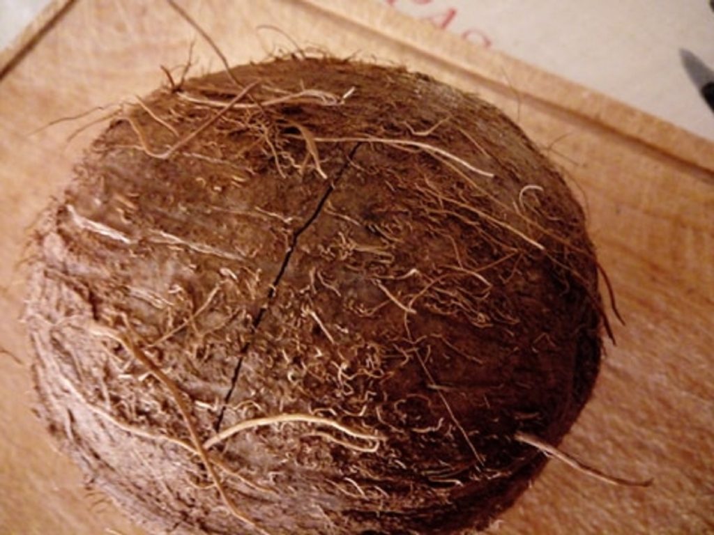 Como abrir o coco facilmente