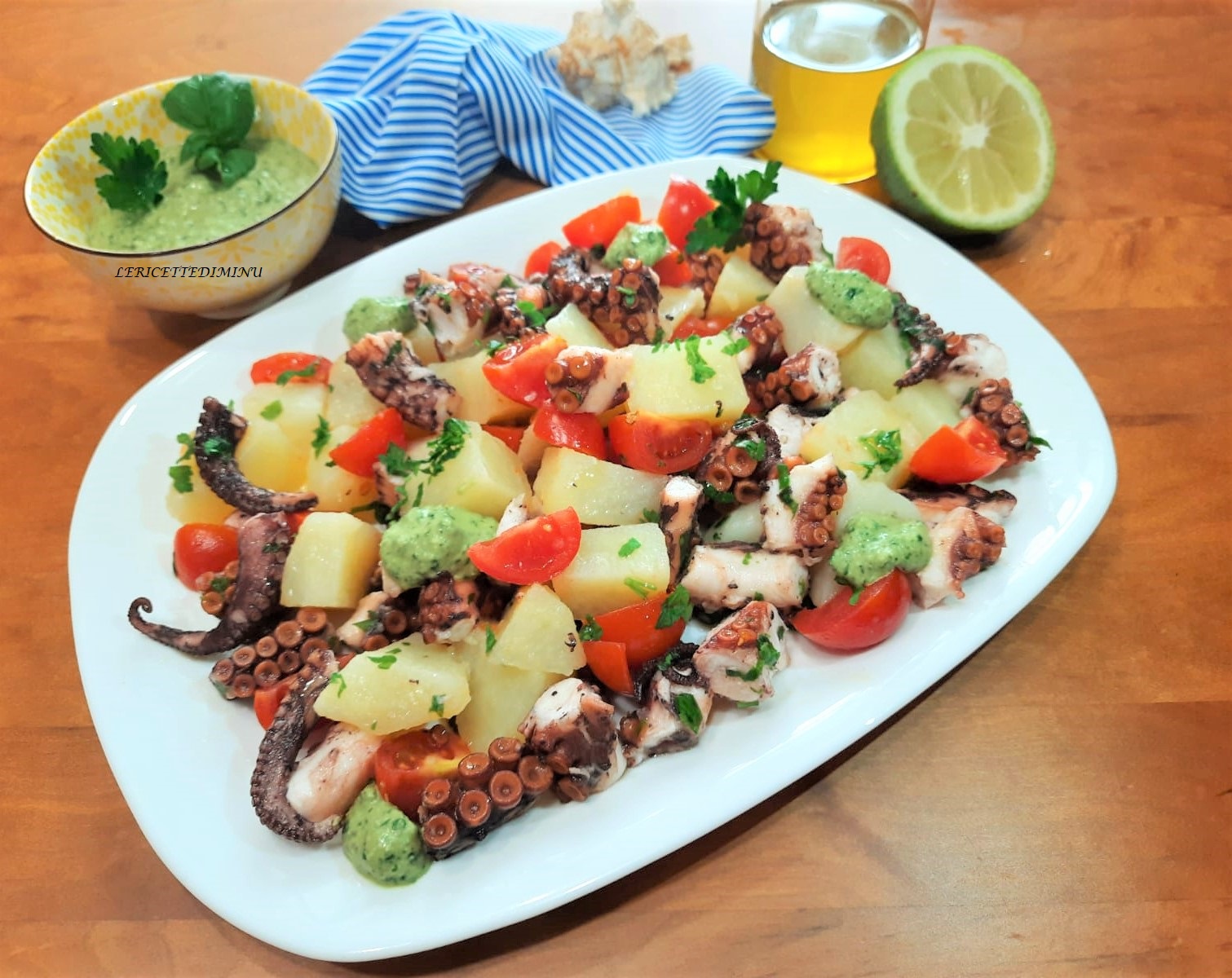 Salada de polvo, batatas e tomates cereja