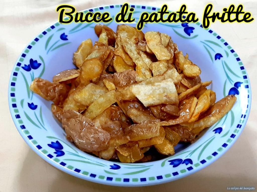 Cascas de batata fritas