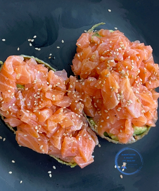 Abacate Recheado com Tartar de Salmão: Receita Fresca, Fácil e Super Saborosa