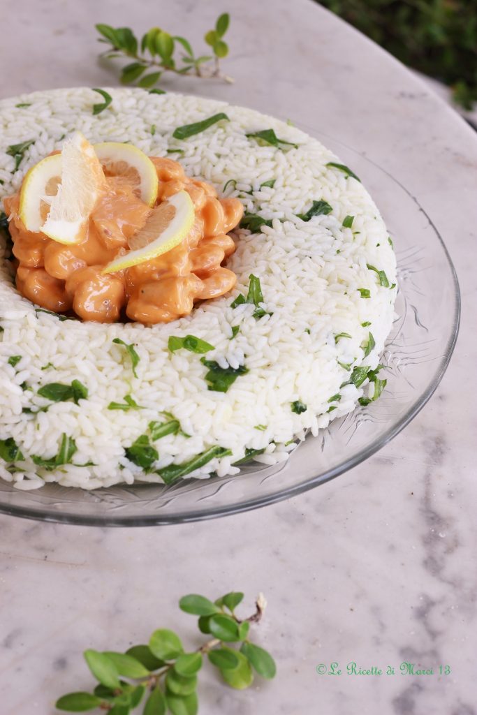 Arroz com camarões e rúcula