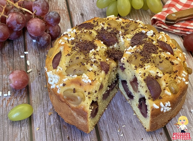 BOLO DE UVA E GOTAS DE CHOCOLATE