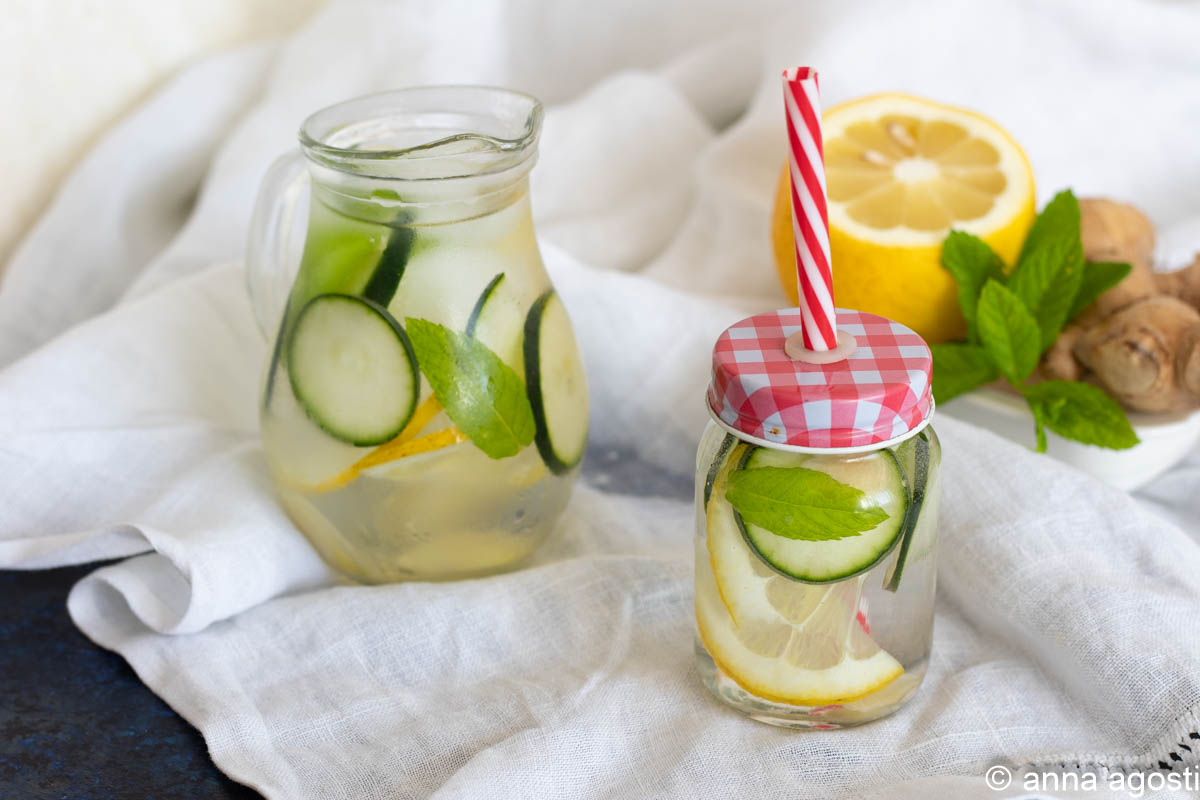 Bebida refrescante de limão, pepino e gengibre