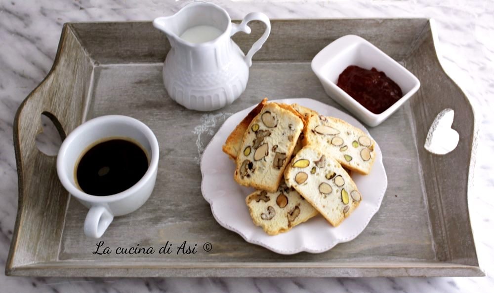 Biscoitos-rústicos-com-frutas-secas-
