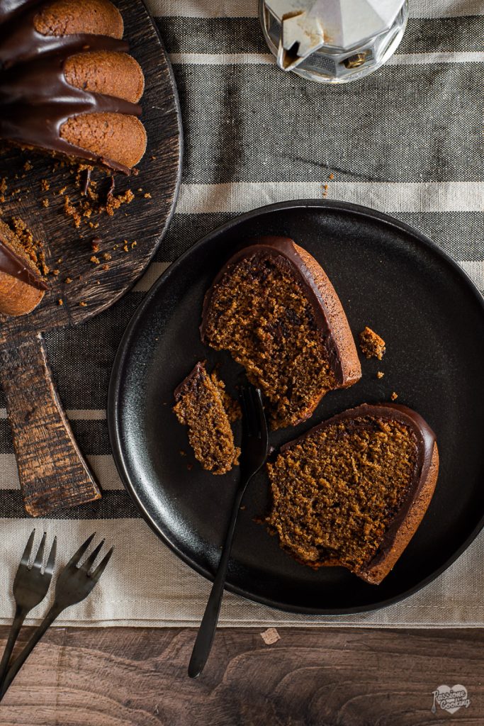 Bolo de café com cobertura de café