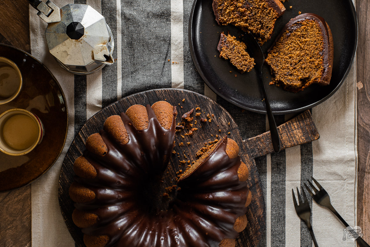 Bolo de café com cobertura de café