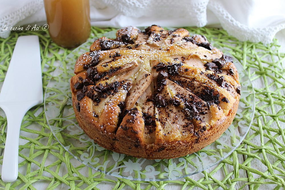 Bolo de iogurte com peras e chocolate