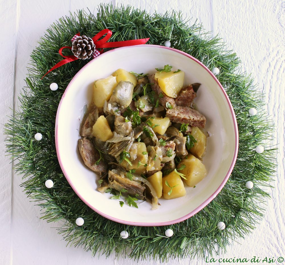 Cotechino com alcachofras e batatas na frigideira