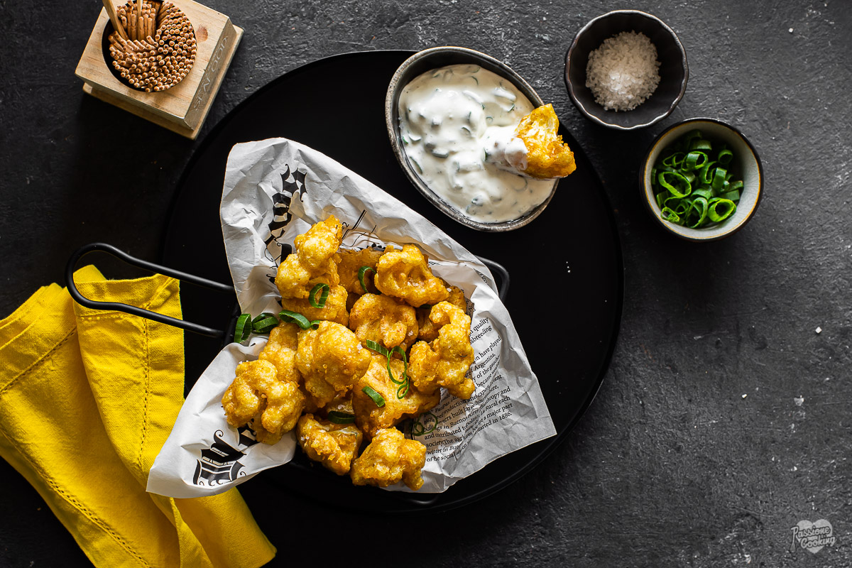 Couve-flor empanada com molho de creme azedo