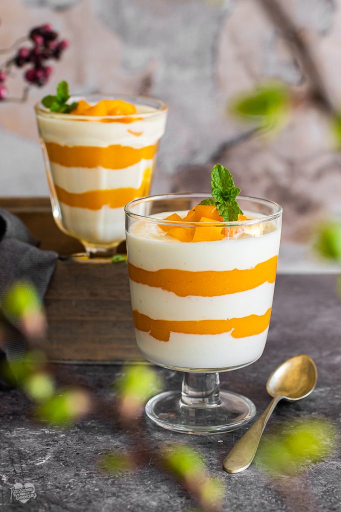 Creme de ricota com molho de manga