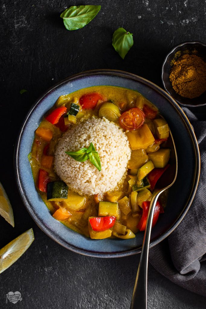 Curry de vegetais com leite de coco