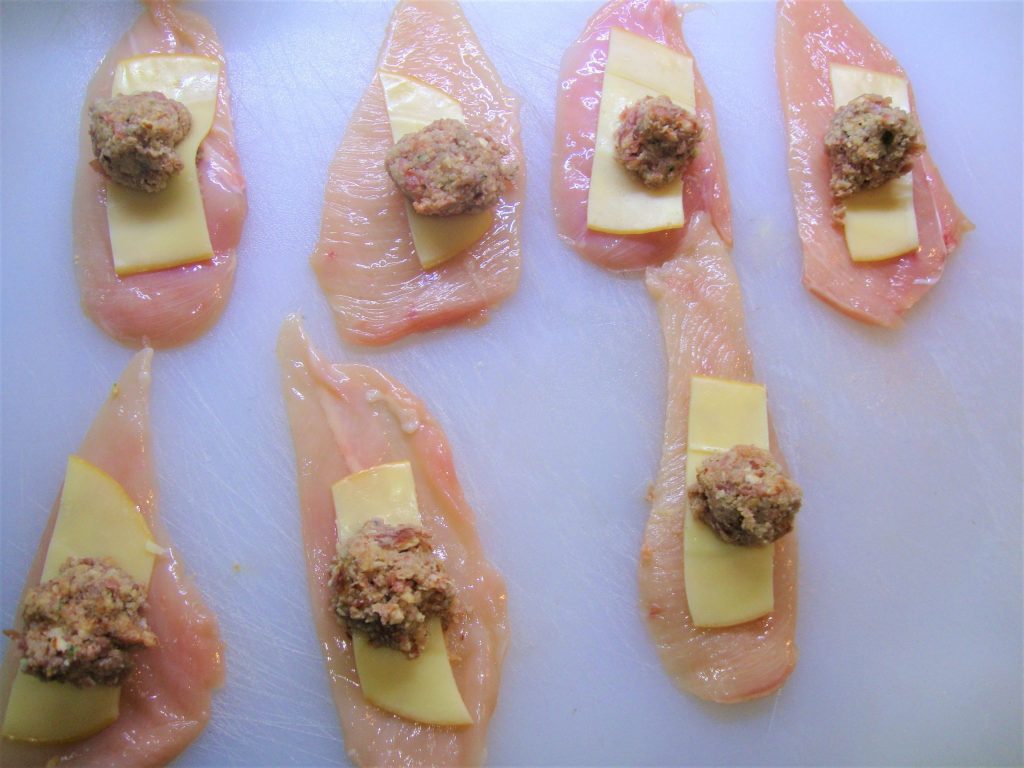 Enroladinhos de frango, repolho e speck