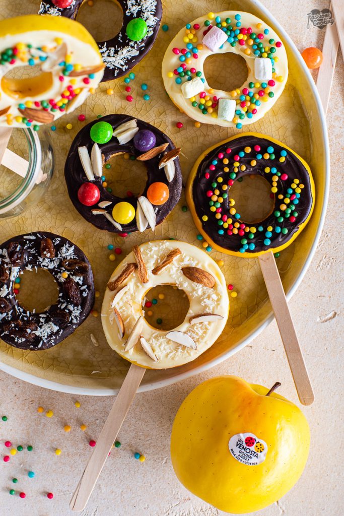 Donut de maçã no palito