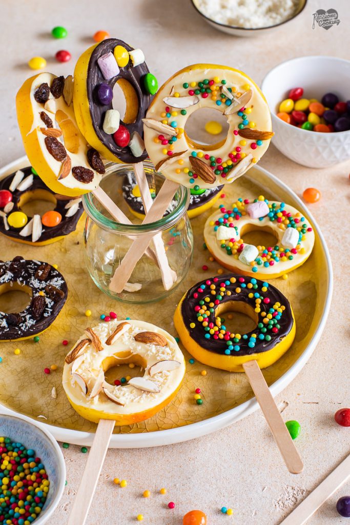 Donut de maçã no palito