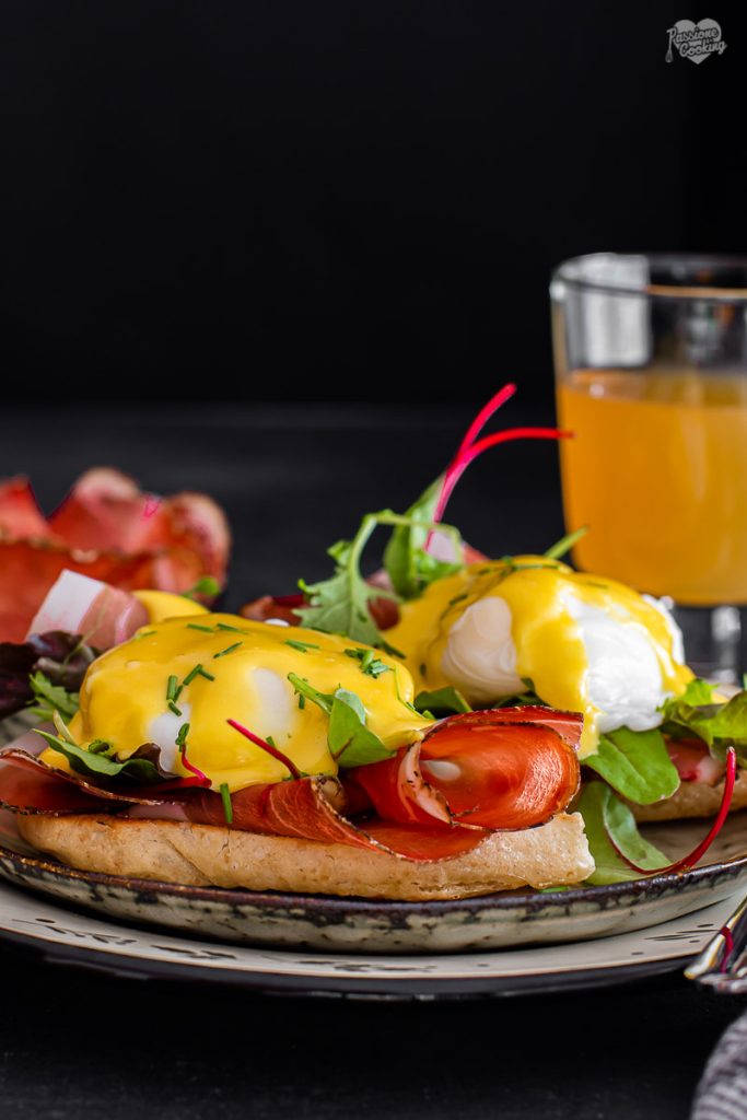 Egg benedict com Speck Alto Adige IGP