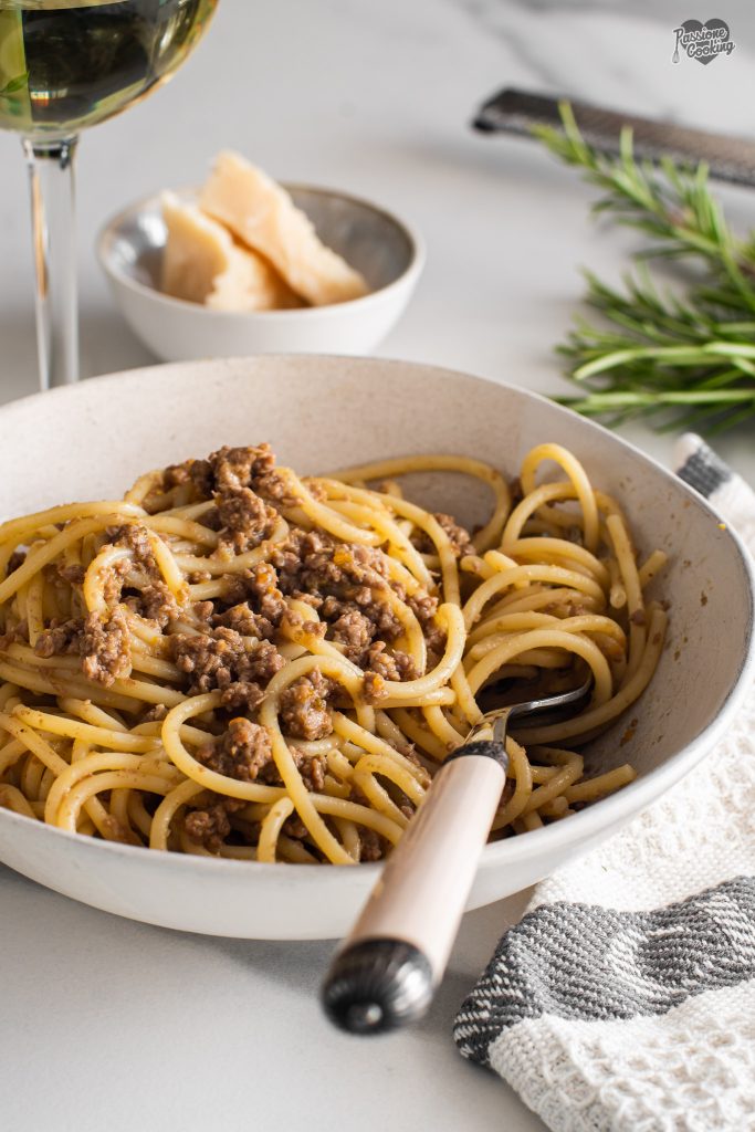 Espaguete com ragu branco de veado