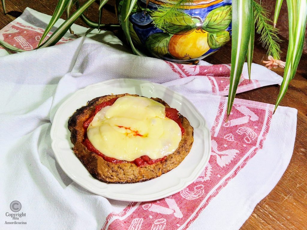 Falsa pizza vegetariana de couve-flor