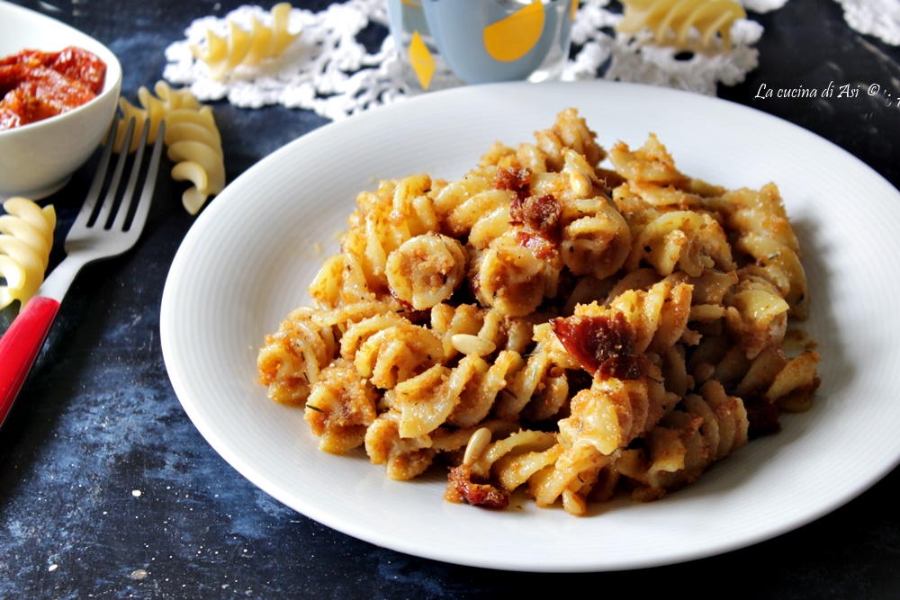 Fusilloni Gragnano com tomates secos anchovas e pinoli