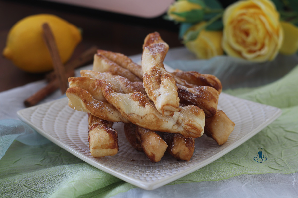 Grissini de massa folhada com limão e canela na fritadeira elétrica