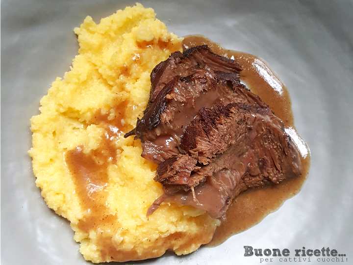 Bochecha de boi braseada