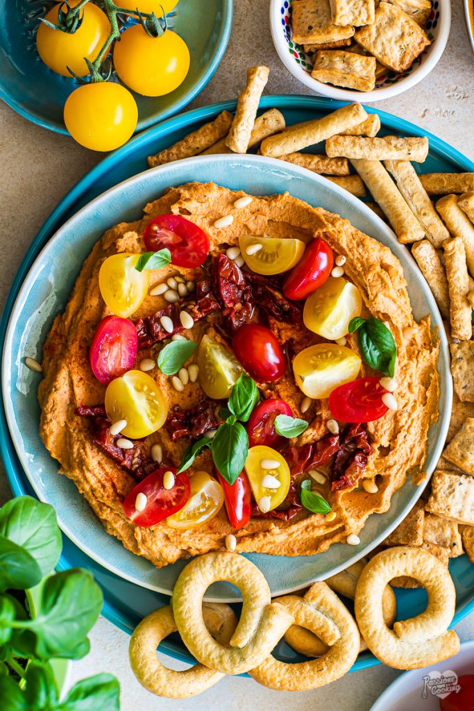 Hummus de grão-de-bico e tomates secos