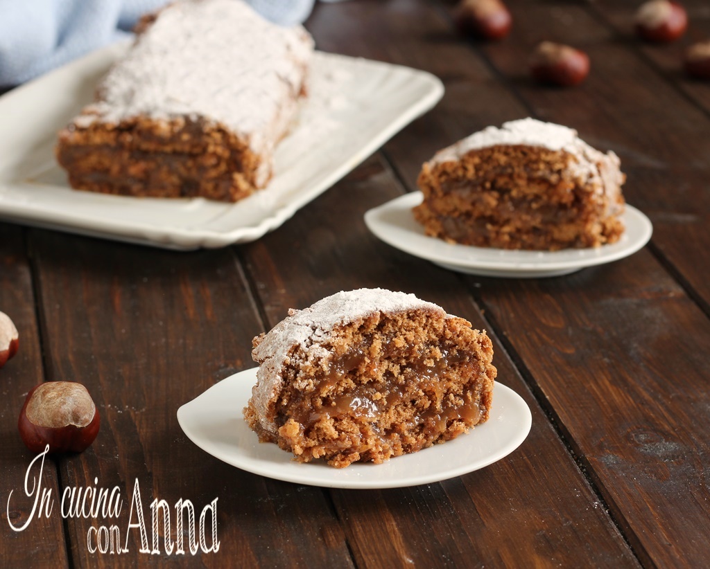 Rolo de chocolate e castanhas