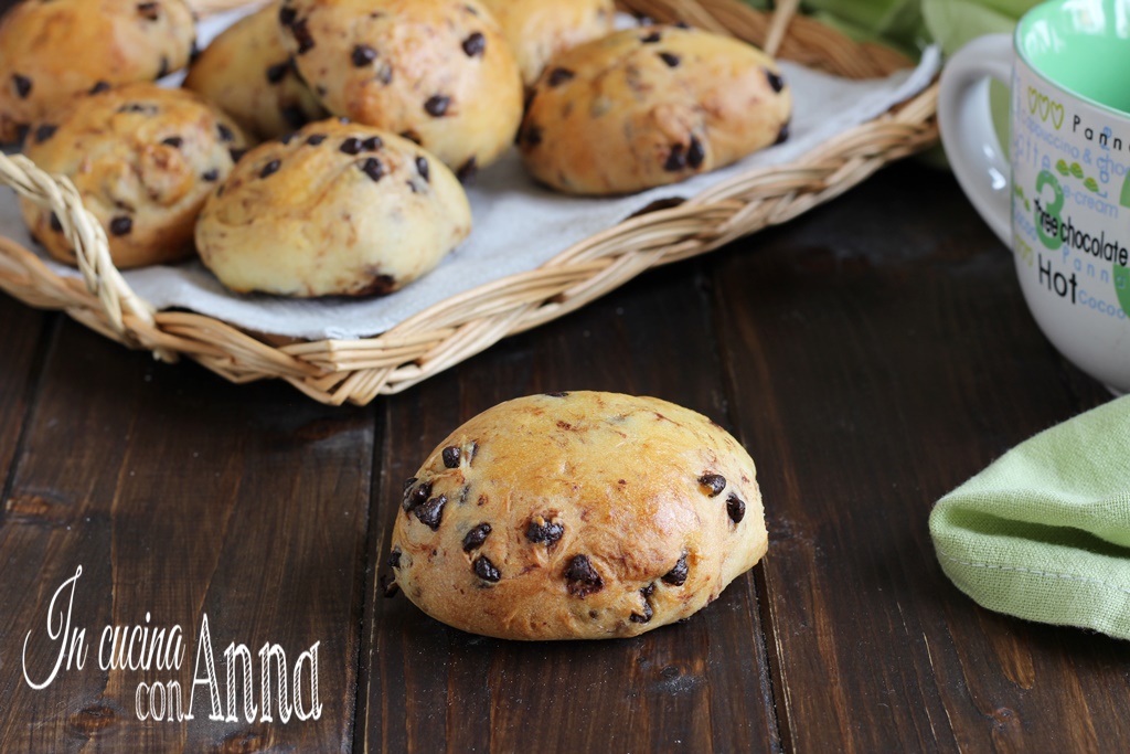 Pãezinhos doces com gotas de chocolate