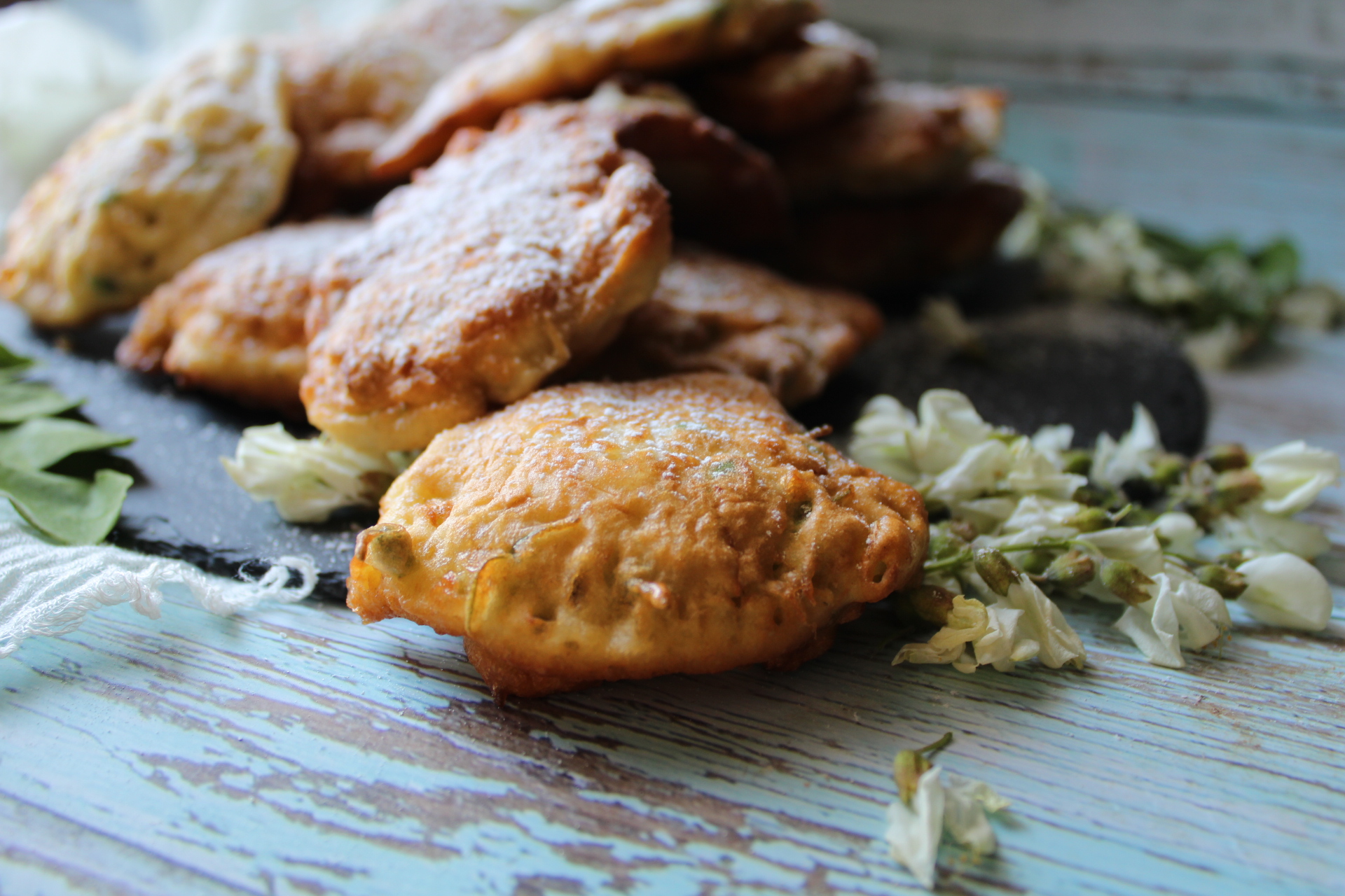 Bolinho de flores de Robinia. (Acácia)