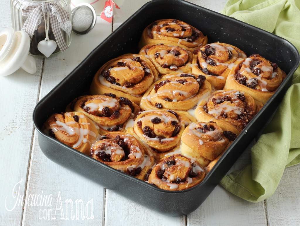 Cinnamon rolls com passas
