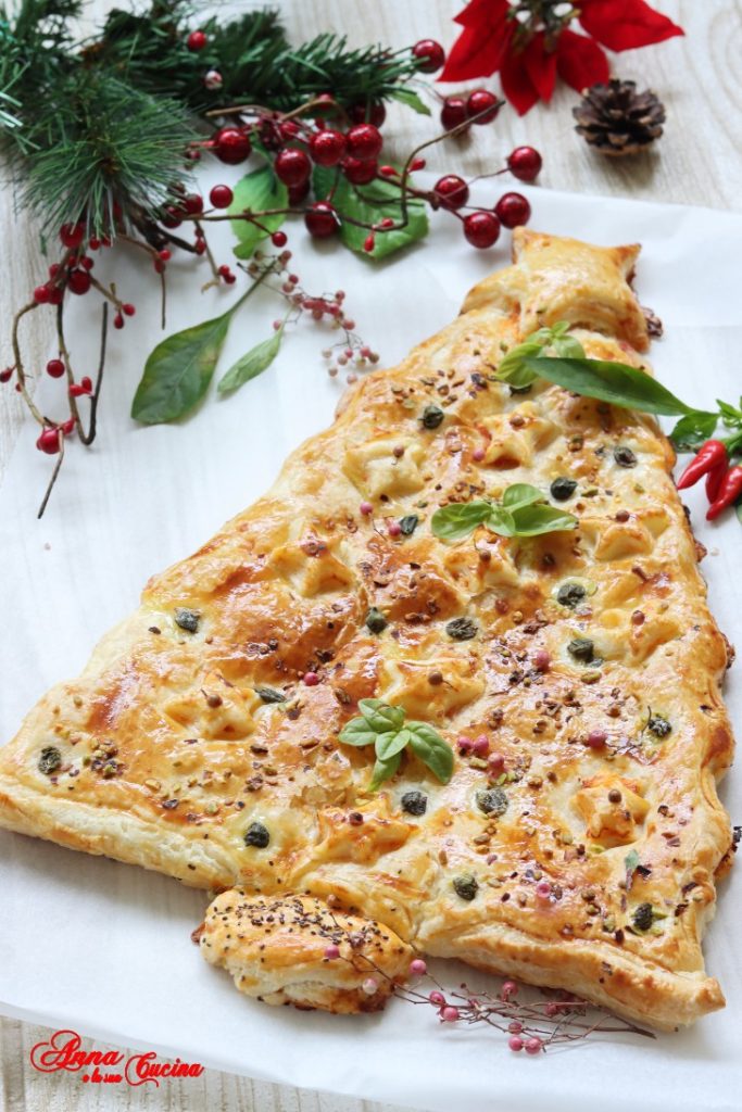 Árvore de Natal de massa folhada sabor pizza
