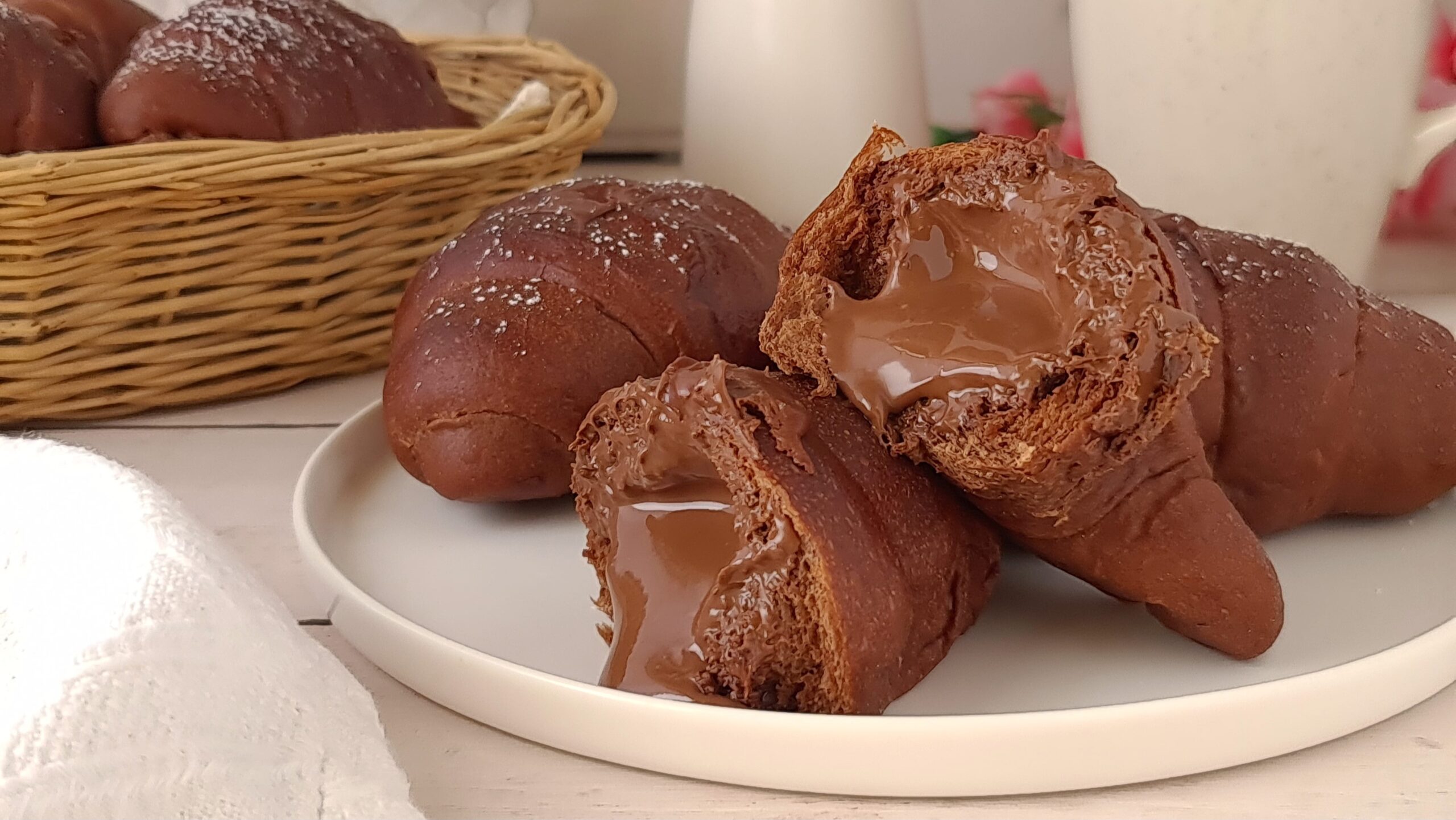 Croissants brioche de cacau recheados com Nutella