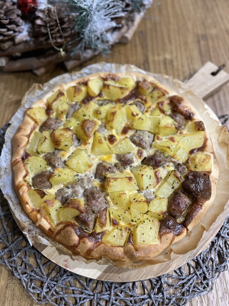 Torta salgada com linguiça e batatas