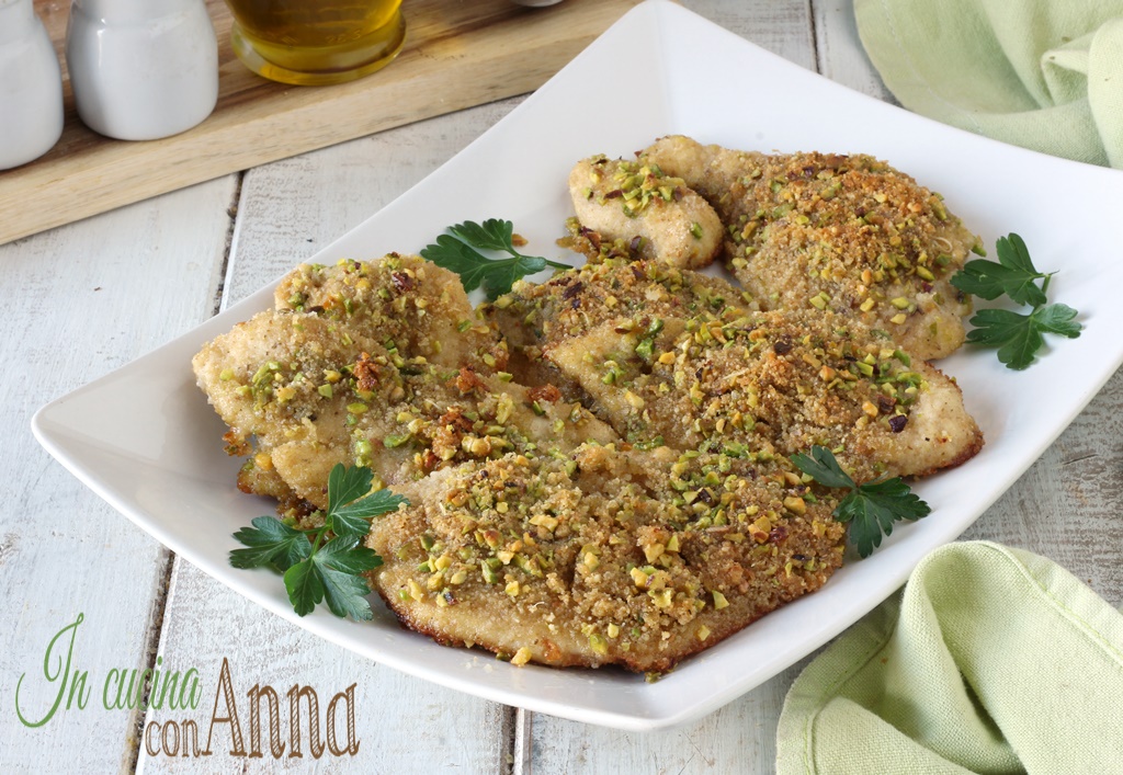 Peito de frango em crosta de pistache