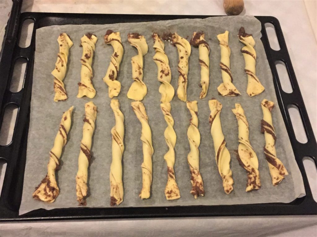 torcidinhos de massa folhada patê azeitonas